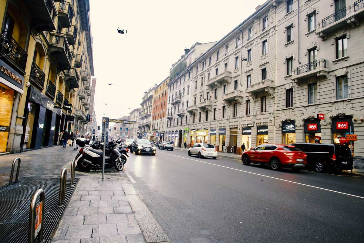 Esplora il quartiere di Corso Buenos Aires: shopping, cultura e divertimento